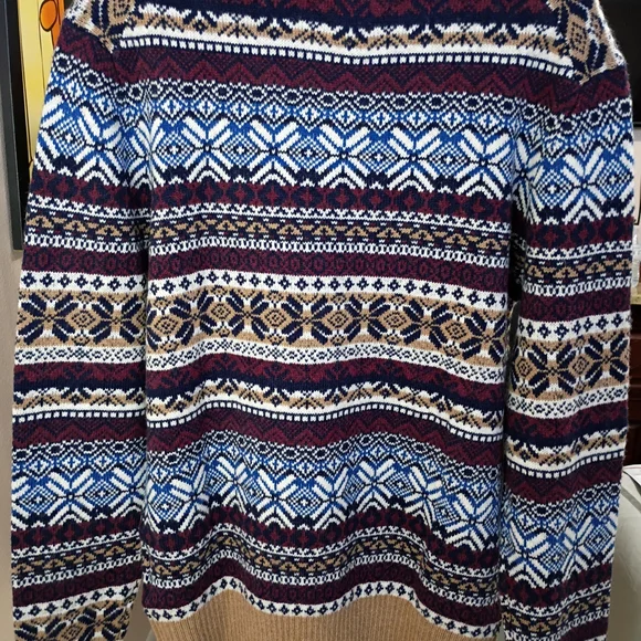 Tommy Hilfiger Men's Blue and Burgundy Patterned Crewneck Sweater